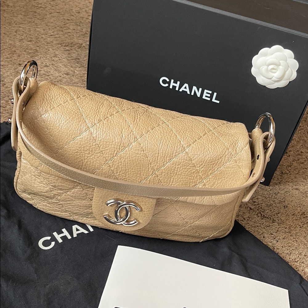 Chanel On the Road Flap Bag Quilted Leather Small - Picture 2 of 15